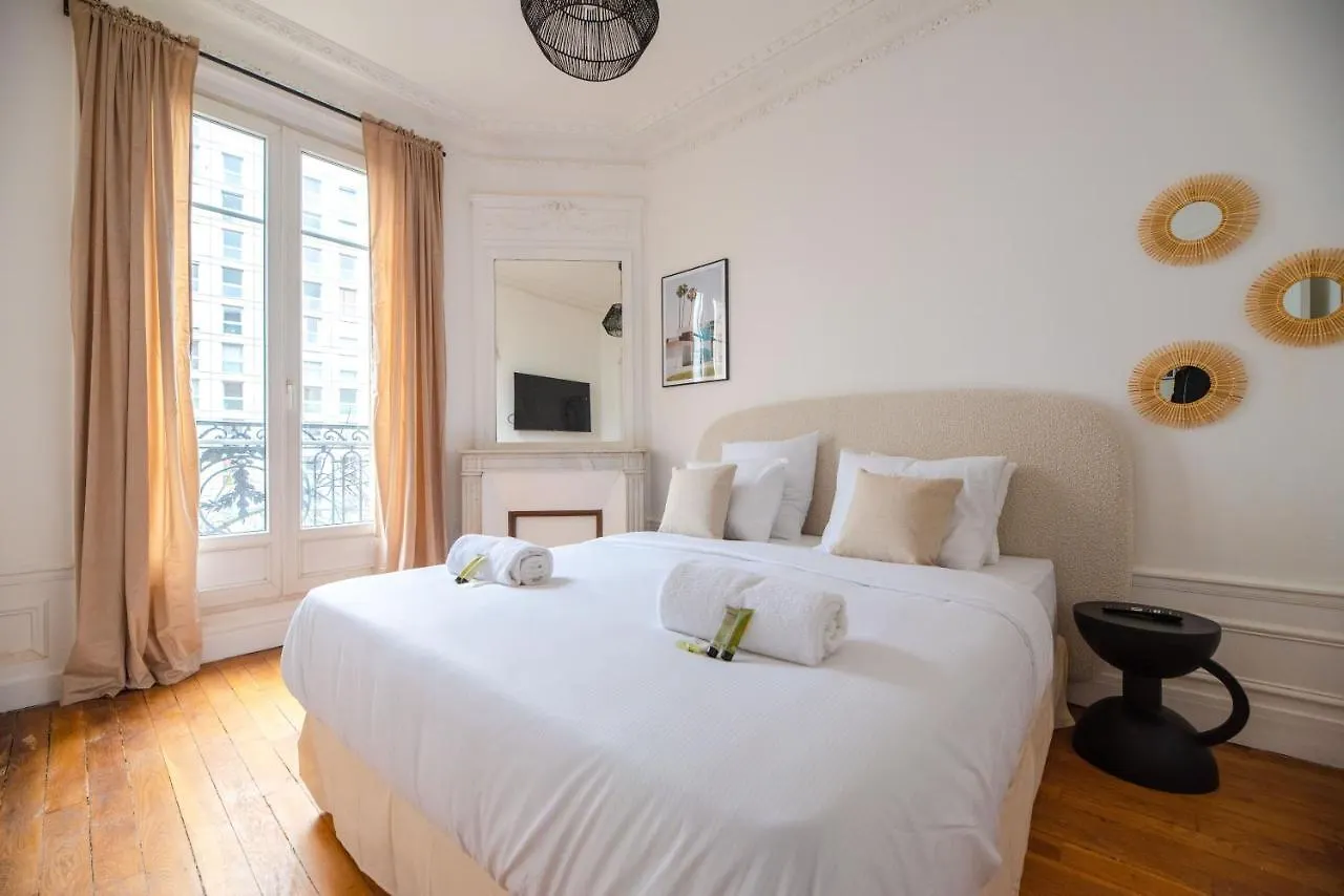Mbm - Eiffel Tower View Aparthotel