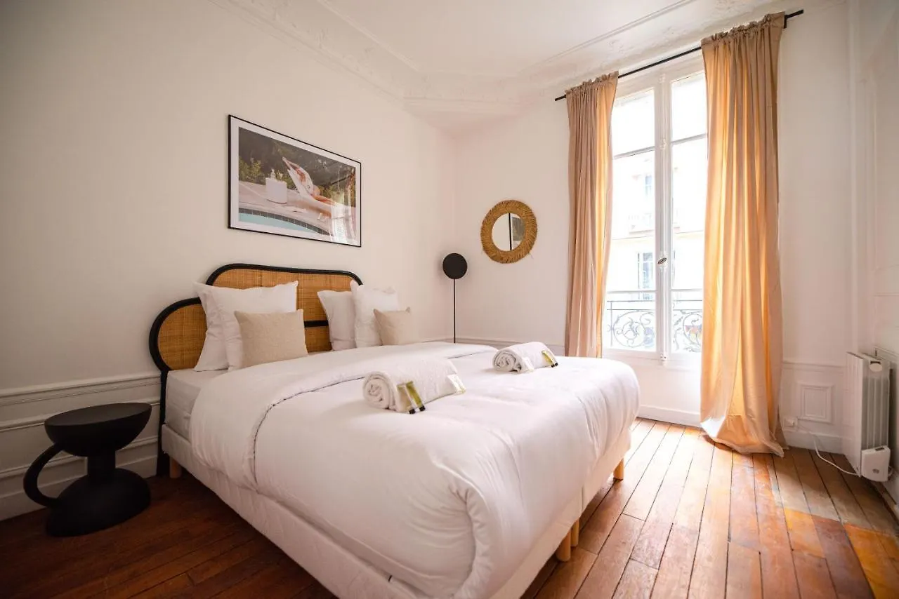 Mbm - Eiffel Tower View 0*, باريس فرنسا